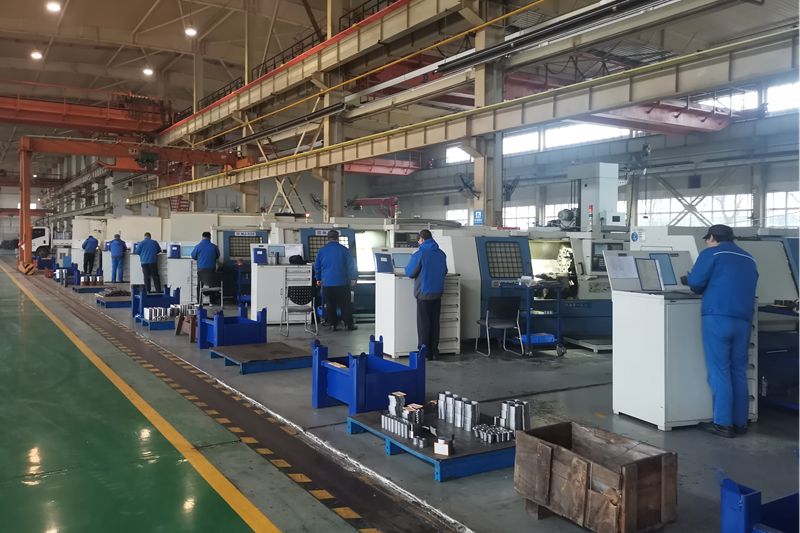 3、機(jī)加工車間數(shù)控車床班組全體員工早早進(jìn)入工作狀態(tài).jpg